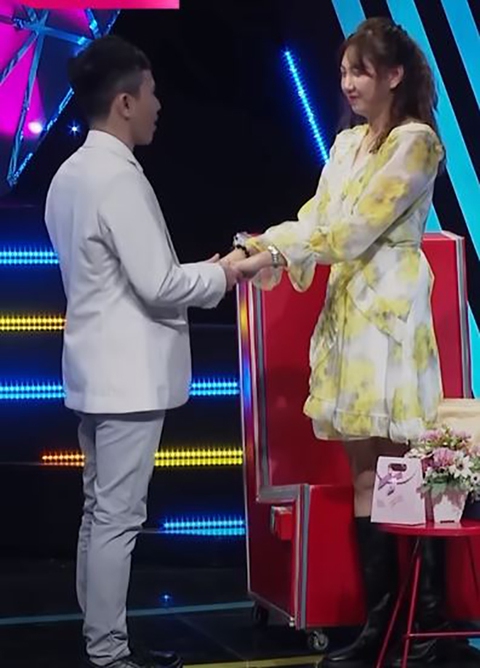 Cô giáo mầm non chọn bạn trai chịu đi giày độn để hẹn hò - Ảnh 3. Cô giáo mầm non chọn bạn trai chịu đi giày độn để hẹn hò - Ảnh 3.
