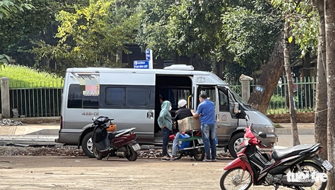 Náo nhiệt xe dù, bến cóc, cơ quan chức năng lại than khó xử lý - Ảnh 6. Náo nhiệt xe dù, bến cóc, cơ quan chức năng lại than khó xử lý - Ảnh 6.
