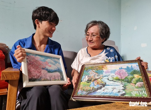 Hơi ấm của nội, cậu bé mồ côi và đường đến đại học - Ảnh 1. Hơi ấm của nội, cậu bé mồ côi và đường đến đại học - Ảnh 1.