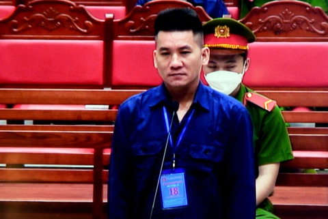 Đại án xăng dầu: Thuyền trưởng, thuyền viên thừa nhận pha hóa chất tạo màu xăng - Ảnh 1. Đại án xăng dầu: Thuyền trưởng, thuyền viên thừa nhận pha hóa chất tạo màu xăng - Ảnh 1.