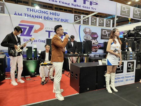 Đi xem 30 thương hiệu trình diễn tại Triển lãm quốc tế thiết bị biểu diễn chuyên nghiệp PLASE Show - Ảnh 2. Đi xem 30 thương hiệu trình diễn tại Triển lãm quốc tế thiết bị biểu diễn chuyên nghiệp PLASE Show - Ảnh 2.