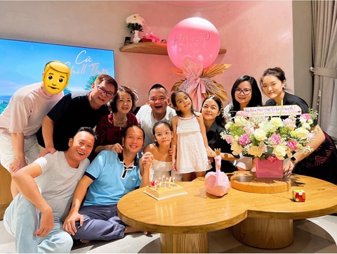 Phạm Quỳnh Anh vui vẻ hội ngộ chồng cũ Quang Huy trong tiệc sinh nhật con gái - Ảnh 2. Phạm Quỳnh Anh vui vẻ hội ngộ chồng cũ Quang Huy trong tiệc sinh nhật con gái - Ảnh 2.