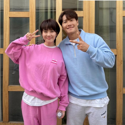 Chất chơi như ‘mợ ngố Song Ji Hyo: Bỏ nhà đi bụi vì mẹ bắt đi xem mắt - Ảnh 3. Chất chơi như ‘mợ ngố Song Ji Hyo: Bỏ nhà đi bụi vì mẹ bắt đi xem mắt - Ảnh 3.