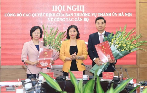 Hà Nội điều động nhiều cán bộ, có hai tân bí thư quận, huyện - Ảnh 1. Hà Nội điều động nhiều cán bộ, có hai tân bí thư quận, huyện - Ảnh 1.