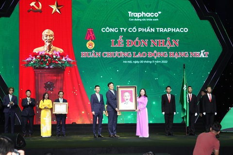 Công ty Traphaco kỷ niệm 50 năm thành lập, nhận Huân chương Lao động hạng nhất - Ảnh 1. Công ty Traphaco kỷ niệm 50 năm thành lập, nhận Huân chương Lao động hạng nhất - Ảnh 1.