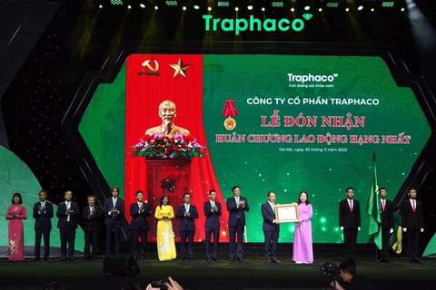 Công ty Traphaco kỷ niệm 50 năm thành lập, nhận Huân chương Lao động hạng nhất - Ảnh 3. Công ty Traphaco kỷ niệm 50 năm thành lập, nhận Huân chương Lao động hạng nhất - Ảnh 3.