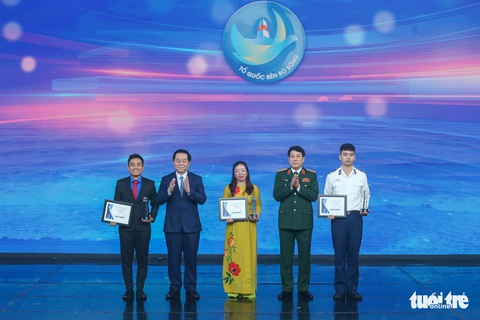 Đội Hòa Bình giành giải nhất cuộc thi tìm hiểu về biển đảo Việt Nam năm 2022 - Ảnh 1. Đội Hòa Bình giành giải nhất cuộc thi tìm hiểu về biển đảo Việt Nam năm 2022 - Ảnh 1.
