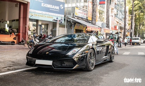 Ông Đặng Lê Nguyên Vũ tậu Lamborghini Gallardo Spyder Performante hàng hiếm tại Việt Nam - Ảnh 2. Ông Đặng Lê Nguyên Vũ tậu Lamborghini Gallardo Spyder Performante hàng hiếm tại Việt Nam - Ảnh 2.