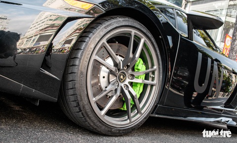 Ông Đặng Lê Nguyên Vũ tậu Lamborghini Gallardo Spyder Performante hàng hiếm tại Việt Nam - Ảnh 6. Ông Đặng Lê Nguyên Vũ tậu Lamborghini Gallardo Spyder Performante hàng hiếm tại Việt Nam - Ảnh 6.