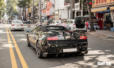 Ông Đặng Lê Nguyên Vũ tậu Lamborghini Gallardo Spyder Performante hàng hiếm tại Việt Nam - Ảnh 9. Ông Đặng Lê Nguyên Vũ tậu Lamborghini Gallardo Spyder Performante hàng hiếm tại Việt Nam - Ảnh 9.