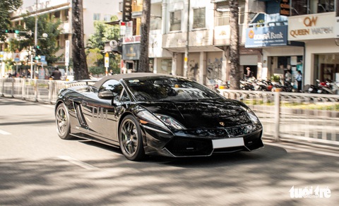 Ông Đặng Lê Nguyên Vũ tậu Lamborghini Gallardo Spyder Performante hàng hiếm tại Việt Nam - Ảnh 1. Ông Đặng Lê Nguyên Vũ tậu Lamborghini Gallardo Spyder Performante hàng hiếm tại Việt Nam - Ảnh 1.