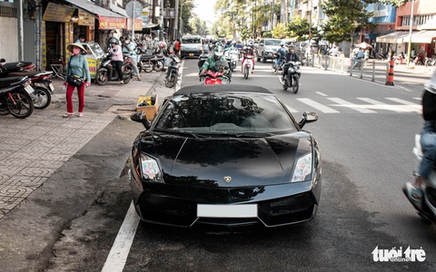 Ông Đặng Lê Nguyên Vũ tậu Lamborghini Gallardo Spyder Performante hàng hiếm tại Việt Nam - Ảnh 4. Ông Đặng Lê Nguyên Vũ tậu Lamborghini Gallardo Spyder Performante hàng hiếm tại Việt Nam - Ảnh 4.