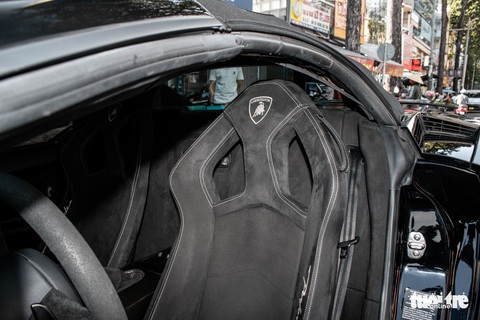 Ông Đặng Lê Nguyên Vũ tậu Lamborghini Gallardo Spyder Performante hàng hiếm tại Việt Nam - Ảnh 11. Ông Đặng Lê Nguyên Vũ tậu Lamborghini Gallardo Spyder Performante hàng hiếm tại Việt Nam - Ảnh 11.