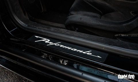 Ông Đặng Lê Nguyên Vũ tậu Lamborghini Gallardo Spyder Performante hàng hiếm tại Việt Nam - Ảnh 15. Ông Đặng Lê Nguyên Vũ tậu Lamborghini Gallardo Spyder Performante hàng hiếm tại Việt Nam - Ảnh 15.