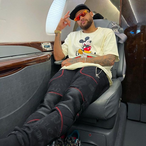 Bộ sưu tập xe riêng của Neymar có những gì: Yếu mảng xe nhưng không thiếu máy bay, du thuyền - Ảnh 9. Bộ sưu tập xe riêng của Neymar có những gì: Yếu mảng xe nhưng không thiếu máy bay, du thuyền - Ảnh 9.