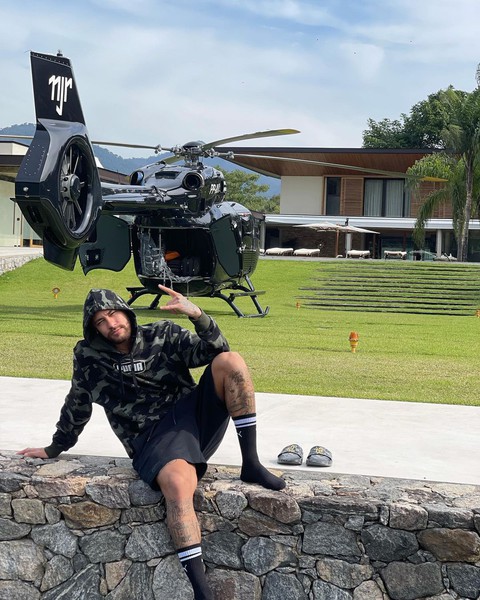 Bộ sưu tập xe riêng của Neymar có những gì: Yếu mảng xe nhưng không thiếu máy bay, du thuyền - Ảnh 2. Bộ sưu tập xe riêng của Neymar có những gì: Yếu mảng xe nhưng không thiếu máy bay, du thuyền - Ảnh 2.