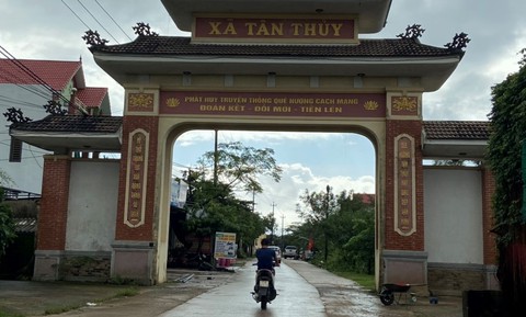 Trẻ mới sinh cũng phải nộp tiền xây dựng nông thôn mới - Ảnh 1. Trẻ mới sinh cũng phải nộp tiền xây dựng nông thôn mới - Ảnh 1.