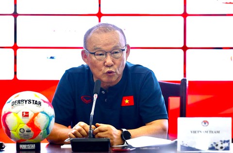 HLV Park Hang Seo hài lòng với chiến thắng trước Borussia Dortmund - Ảnh 1. HLV Park Hang Seo hài lòng với chiến thắng trước Borussia Dortmund - Ảnh 1.