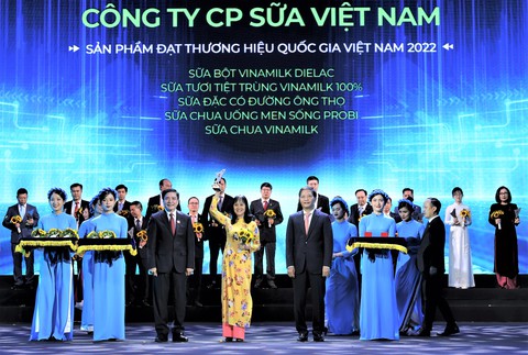 Vinamilk - Thương hiệu sữa lớn thứ 6 thế giới tiếp tục được vinh danh Thương hiệu quốc gia 2022-2024 - Ảnh 1. Vinamilk - Thương hiệu sữa lớn thứ 6 thế giới tiếp tục được vinh danh Thương hiệu quốc gia 2022-2024 - Ảnh 1.