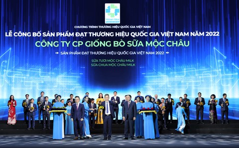 Vinamilk - Thương hiệu sữa lớn thứ 6 thế giới tiếp tục được vinh danh Thương hiệu quốc gia 2022-2024 - Ảnh 2. Vinamilk - Thương hiệu sữa lớn thứ 6 thế giới tiếp tục được vinh danh Thương hiệu quốc gia 2022-2024 - Ảnh 2.