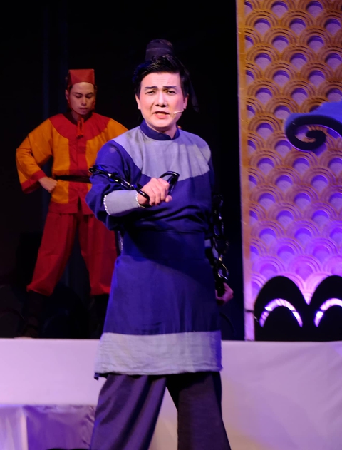 Xem - nghe cuối tuần: Thiên Nga Đen trong Ca sĩ mặt nạ; Hòa nhạc Bến sông tơ ở bến Bạch Đằng - Ảnh 8. Xem - nghe cuối tuần: Thiên Nga Đen trong Ca sĩ mặt nạ; Hòa nhạc Bến sông tơ ở bến Bạch Đằng - Ảnh 8.