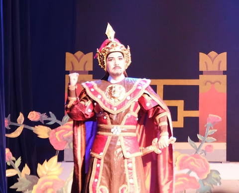 Xem - nghe cuối tuần: Thiên Nga Đen trong Ca sĩ mặt nạ; Hòa nhạc Bến sông tơ ở bến Bạch Đằng - Ảnh 7. Xem - nghe cuối tuần: Thiên Nga Đen trong Ca sĩ mặt nạ; Hòa nhạc Bến sông tơ ở bến Bạch Đằng - Ảnh 7.