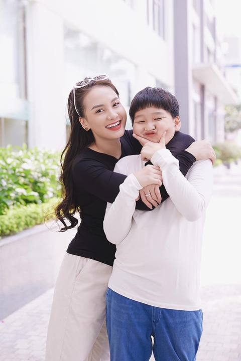 Ảnh vui sao Việt 4-11: Châu Bùi, Minh Tú hóa người khổng lồ - Ảnh 2. Ảnh vui sao Việt 4-11: Châu Bùi, Minh Tú hóa người khổng lồ - Ảnh 2.