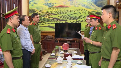 Bắt tạm giam phó chủ tịch Hội Nông dân tỉnh Thanh Hóa - Ảnh 1. Bắt tạm giam phó chủ tịch Hội Nông dân tỉnh Thanh Hóa - Ảnh 1.