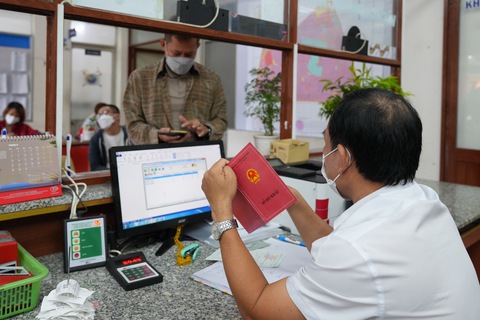 Cần lời giải để xốc lại việc công - Ảnh 6. Cần lời giải để xốc lại việc công - Ảnh 6.