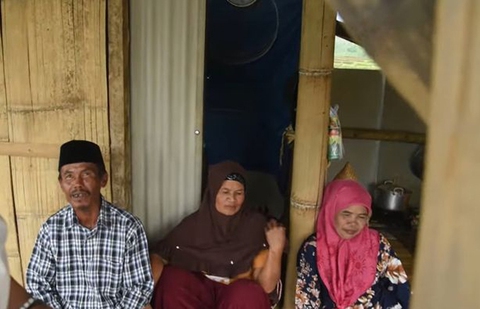Người đàn ông Indonesia 61 tuổi kết hôn lần thứ... 88 - Ảnh 1. Người đàn ông Indonesia 61 tuổi kết hôn lần thứ... 88 - Ảnh 1.
