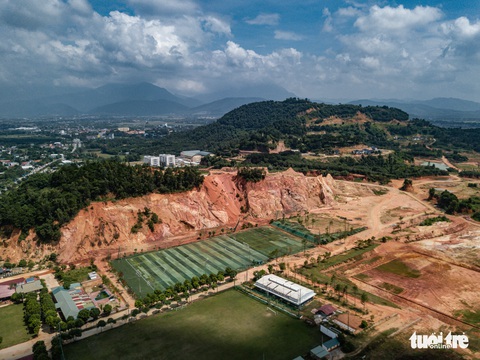 Ảnh quần thể núi Đinh vẫn bị tàn phá khủng khiếp để xây biệt thự, biệt phủ - Ảnh 5. Ảnh quần thể núi Đinh vẫn bị tàn phá khủng khiếp để xây biệt thự, biệt phủ - Ảnh 5.