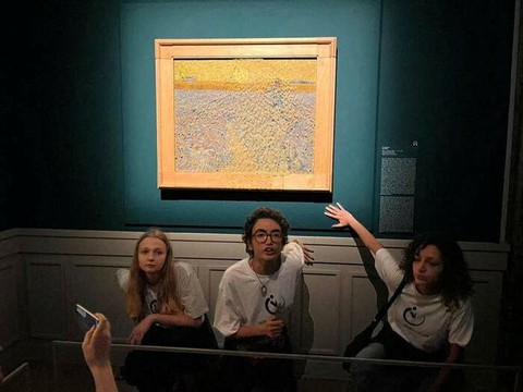 Tranh của Vincent van Gogh bị tạt xúp - Ảnh 1. Tranh của Vincent van Gogh bị tạt xúp - Ảnh 1.