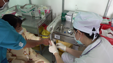 Làm gì để phát hiện sớm sốt xuất huyết, chăm sóc ăn uống sao cho đúng? - Ảnh 1. Làm gì để phát hiện sớm sốt xuất huyết, chăm sóc ăn uống sao cho đúng? - Ảnh 1.