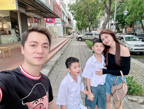 Ảnh vui sao Việt 5-11: Con gái Đông Nhi khoái chí xuất ngoại cùng bố mẹ - Ảnh 4. Ảnh vui sao Việt 5-11: Con gái Đông Nhi khoái chí xuất ngoại cùng bố mẹ - Ảnh 4.