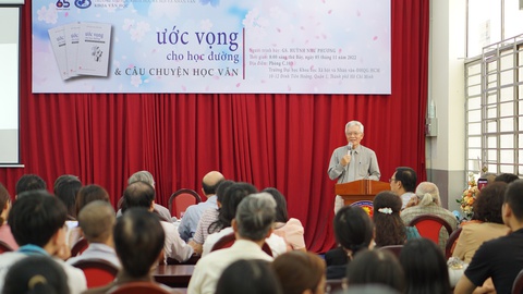 Giáo sư Huỳnh Như Phương: Dạy văn ở phổ thông chủ yếu là dạy người - Ảnh 1. Giáo sư Huỳnh Như Phương: Dạy văn ở phổ thông chủ yếu là dạy người - Ảnh 1.