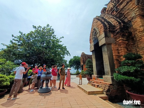 Khánh Hòa đón khách Trung Á đến nghỉ đông - Ảnh 1. Khánh Hòa đón khách Trung Á đến nghỉ đông - Ảnh 1.