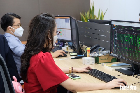 Thanh khoản chứng khoán giảm mạnh, dư nợ cho vay ký quỹ mua cổ phiếu vẫn cao - Ảnh 1. Thanh khoản chứng khoán giảm mạnh, dư nợ cho vay ký quỹ mua cổ phiếu vẫn cao - Ảnh 1.