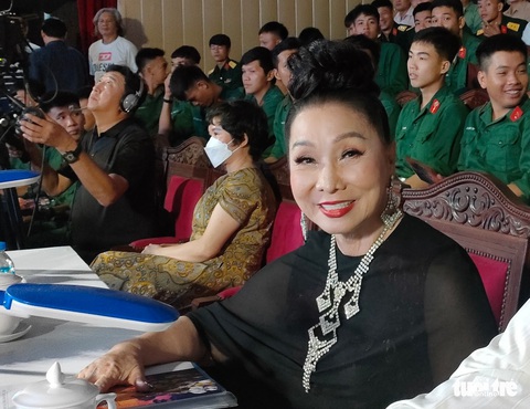 NSND Bạch Tuyết làm giám khảo Liên hoan cải lương toàn quốc - 2021 - Ảnh 4. NSND Bạch Tuyết làm giám khảo Liên hoan cải lương toàn quốc - 2021 - Ảnh 4.
