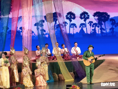 NSND Bạch Tuyết làm giám khảo Liên hoan cải lương toàn quốc - 2021 - Ảnh 2. NSND Bạch Tuyết làm giám khảo Liên hoan cải lương toàn quốc - 2021 - Ảnh 2.