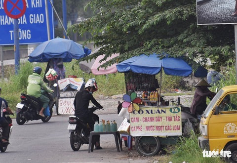 Cây xăng cục gạch xuất hiện tràn lan dọc các tuyến đường ở TP.HCM - Ảnh 3. Cây xăng cục gạch xuất hiện tràn lan dọc các tuyến đường ở TP.HCM - Ảnh 3.