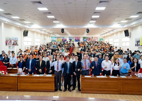 Sinh viên HUTECH học từ Chủ tịch Tập đoàn xây dựng Hòa Bình Lê Viết Hải - Ảnh 3. Sinh viên HUTECH học từ Chủ tịch Tập đoàn xây dựng Hòa Bình Lê Viết Hải - Ảnh 3.