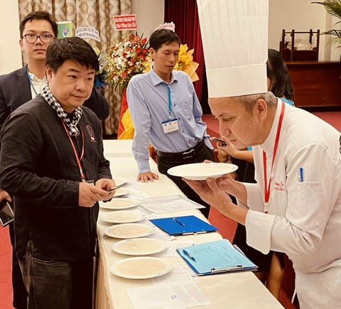 Ông Cua sẽ đem gạo ST24, ST25 dự thi Gạo ngon thế giới năm 2022 - Ảnh 1. Ông Cua sẽ đem gạo ST24, ST25 dự thi Gạo ngon thế giới năm 2022 - Ảnh 1.