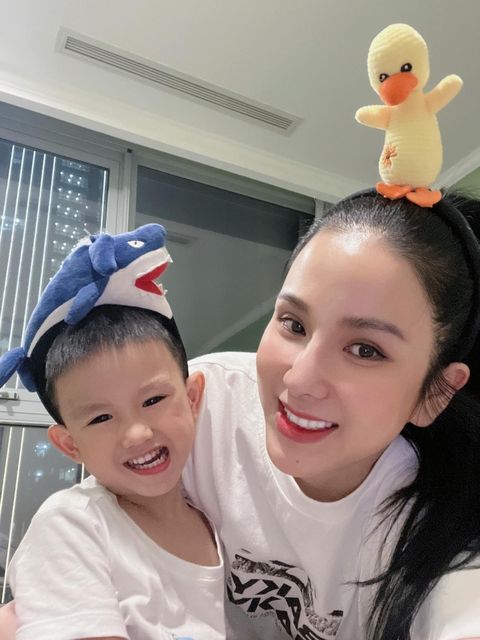 Ảnh vui sao Việt 6-11: ‘Uất hận con’ giống hệt Lê Dương Bảo Lâm - Ảnh 5. Ảnh vui sao Việt 6-11: ‘Uất hận con’ giống hệt Lê Dương Bảo Lâm - Ảnh 5.