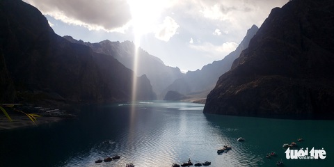 Vượt ‘kỳ quan thứ 8’ đến thung lũng sắc màu ở Pakistan - Ảnh 17. Vượt ‘kỳ quan thứ 8’ đến thung lũng sắc màu ở Pakistan - Ảnh 17.