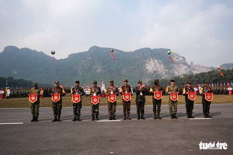 Phó tư lệnh Lục quân các nước ASEAN trổ tài bắn súng - Ảnh 6. Phó tư lệnh Lục quân các nước ASEAN trổ tài bắn súng - Ảnh 6.