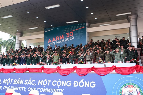 Phó tư lệnh Lục quân các nước ASEAN trổ tài bắn súng - Ảnh 4. Phó tư lệnh Lục quân các nước ASEAN trổ tài bắn súng - Ảnh 4.