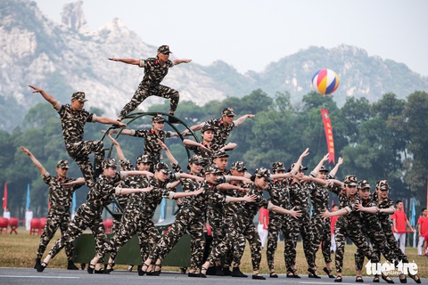 Phó tư lệnh Lục quân các nước ASEAN trổ tài bắn súng - Ảnh 10. Phó tư lệnh Lục quân các nước ASEAN trổ tài bắn súng - Ảnh 10.