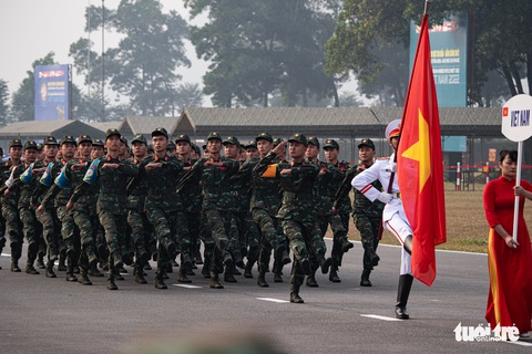 Phó tư lệnh Lục quân các nước ASEAN trổ tài bắn súng - Ảnh 1. Phó tư lệnh Lục quân các nước ASEAN trổ tài bắn súng - Ảnh 1.