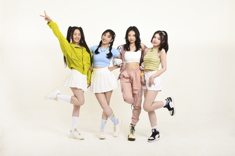 V-pop chào đón nhóm nhạc nữ đầu tiên ra mắt trong năm 2022 - LuvLike - Ảnh 4. V-pop chào đón nhóm nhạc nữ đầu tiên ra mắt trong năm 2022 - LuvLike - Ảnh 4.