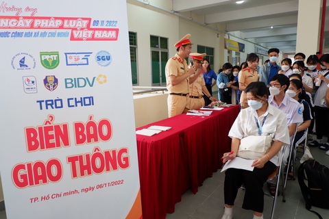Cần có trách nhiệm khi chia sẻ thông tin trên mạng xã hội - Ảnh 3. Cần có trách nhiệm khi chia sẻ thông tin trên mạng xã hội - Ảnh 3.